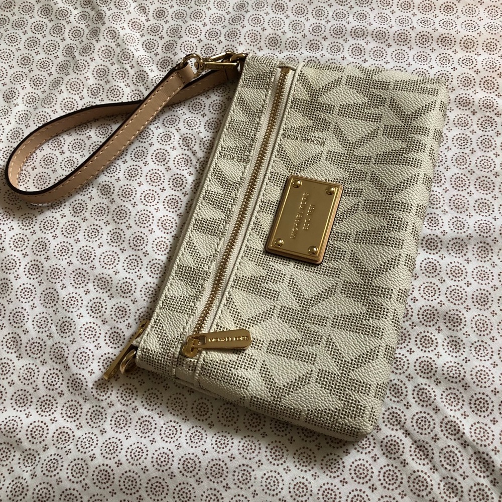 Sold Michael Kors jetset travel wristlet